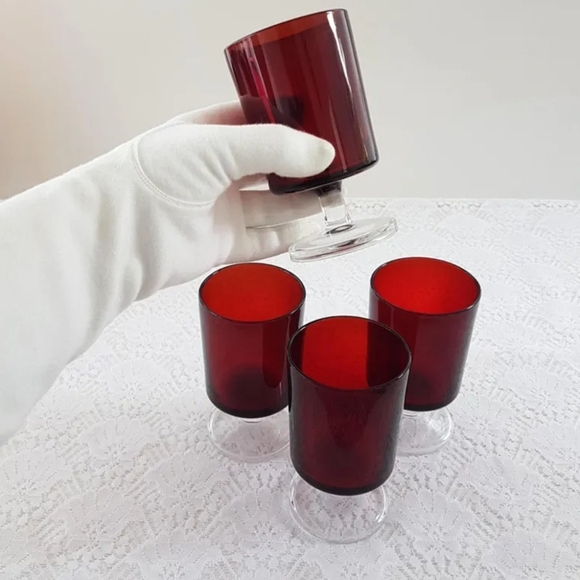 4pc Vintage Luminarc Cavalier Ruby Red Wine Glasses Set - 6oz Retro Barware - Picture 4 of 10